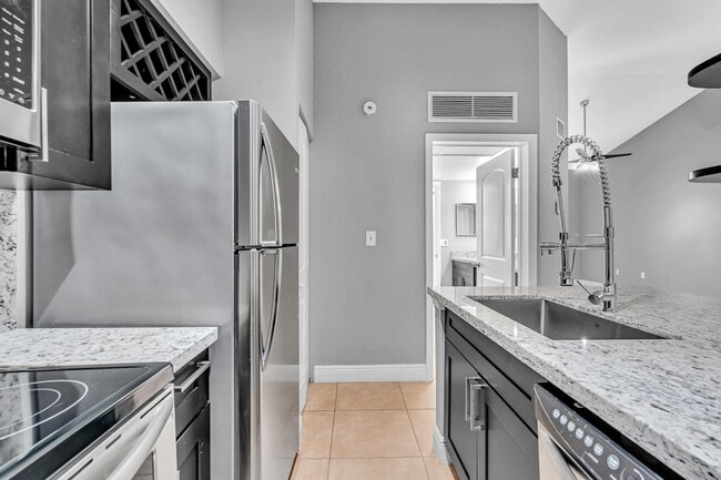 Building Photo - 2803 N Oakland Forest Dr
