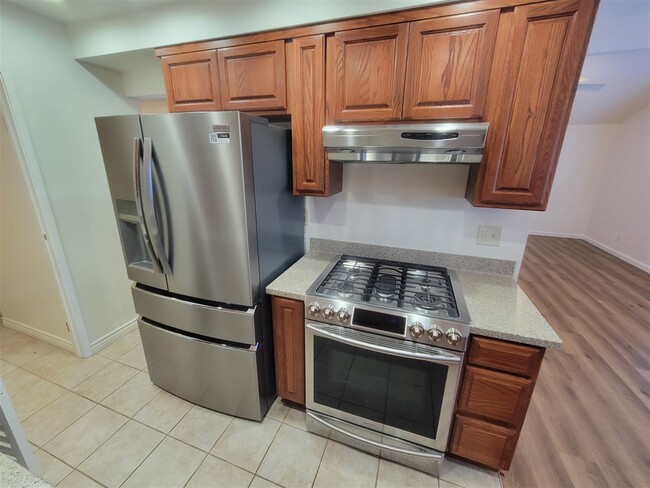 Building Photo - Oxnard Condo