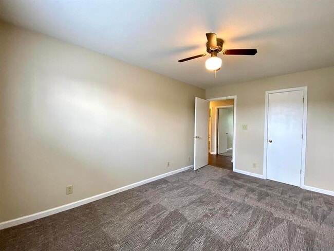 Building Photo - 701 Carbondale Dr