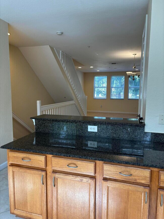 Building Photo - 590 Amador Ln