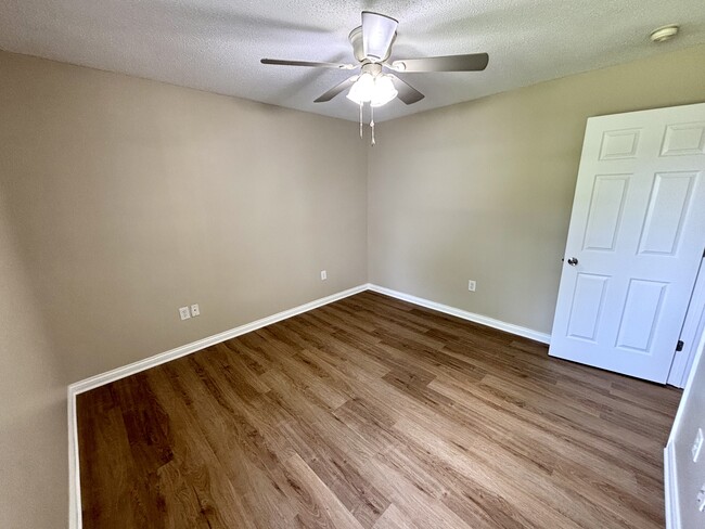 Building Photo - 5317 Beechwood Dr