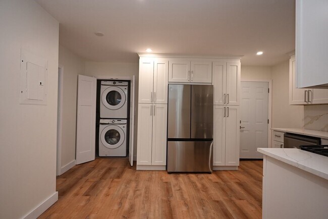 Building Photo - 12 Leroy Ave