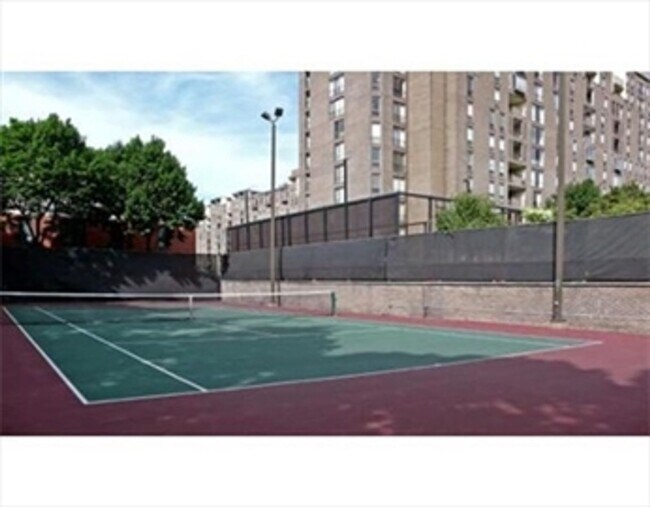 Building Photo - Short walk to Longwood Medical Area! 2-bedroom, 2-bath residence at the highly desirable Brook Ho...