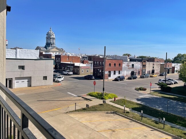 Building Photo - 209 W Jefferson St