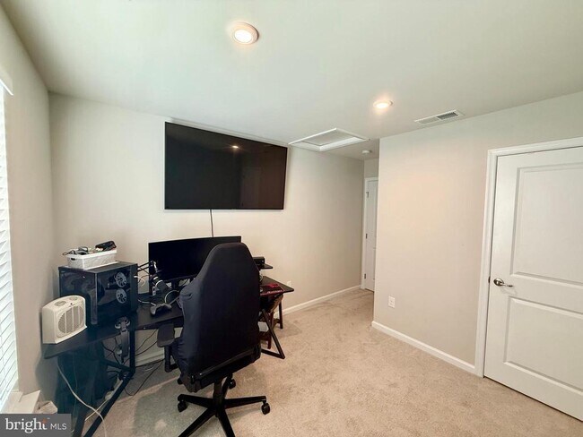 Building Photo - 9374 Mulligan Way