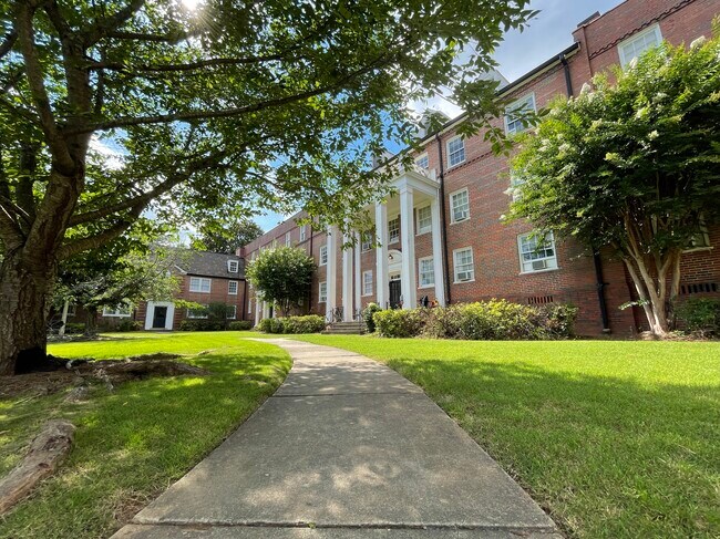 Courtyard - 2850 Fairway Dr