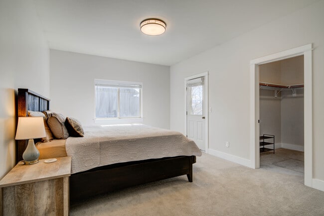 Building Photo - 32 E Clara Ct