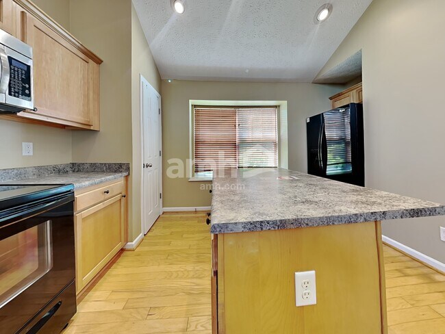 Building Photo - 439 Parkview Court