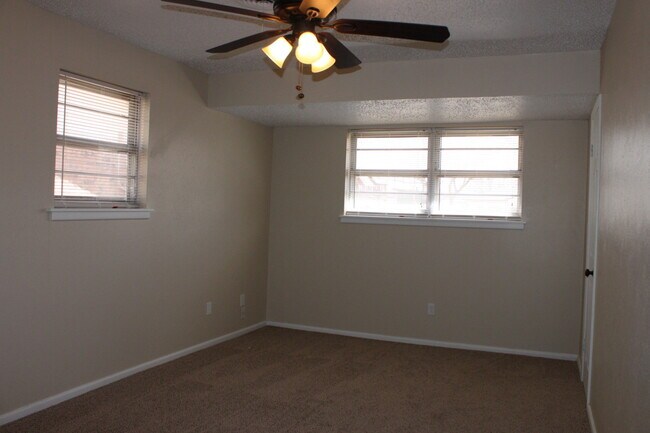 Building Photo - PRE-LEASING For August! 4 Bedroom/ 2 Bath Updated house close to TTU and LCU