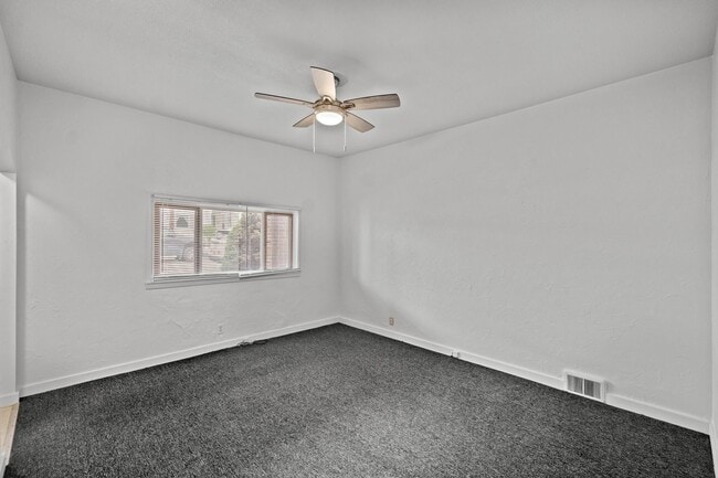 Building Photo - SCORE 1ST MONTH'S RENT FREE IF SIGNED BY JAN 30! Stunning 2 bedroom home in Pitcairn available now!