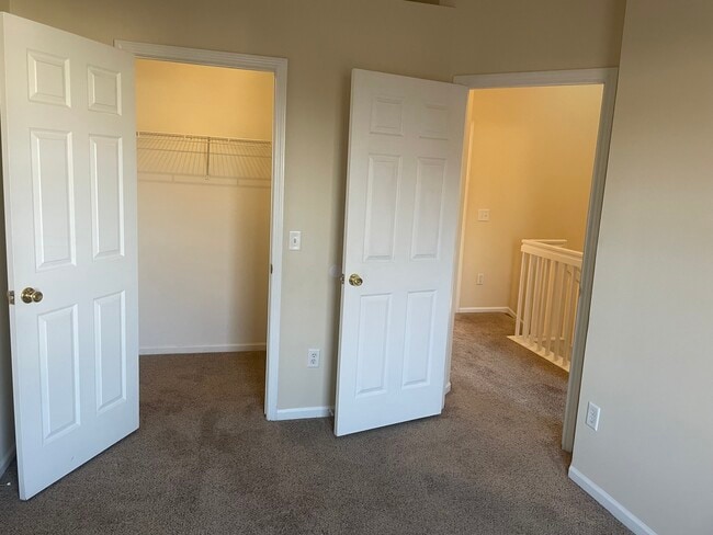 Building Photo - 1727 Andover Blvd