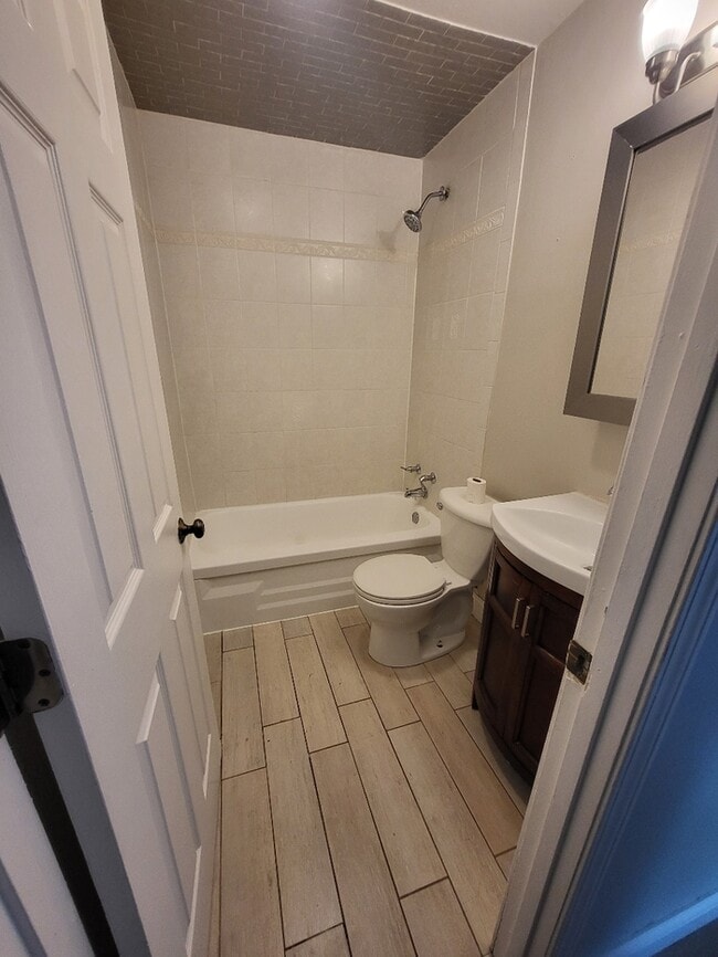 Building Photo - Beautiful two bedroom home minutes from So...