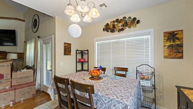 Building Photo - 3900 SW Grey Hawk Dr