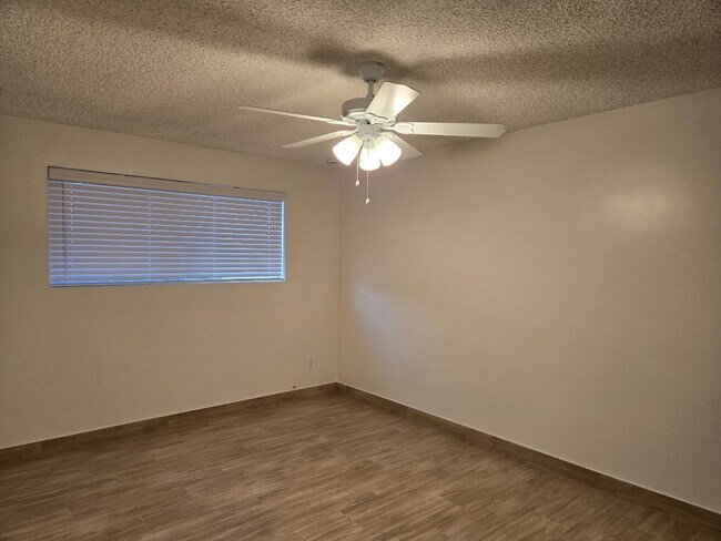 Building Photo - Completely Upgraded 2 bedroom Condo in Riv...