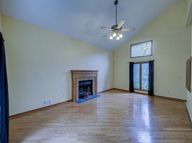 Building Photo - 26 White Swan Way