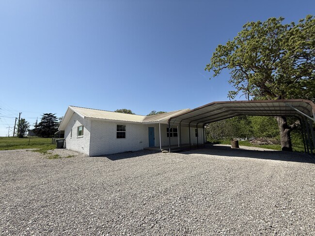 Building Photo - 39 Melody Ln