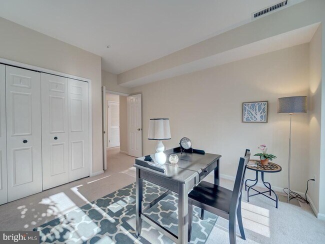 Building Photo - 2708 Summerview Way