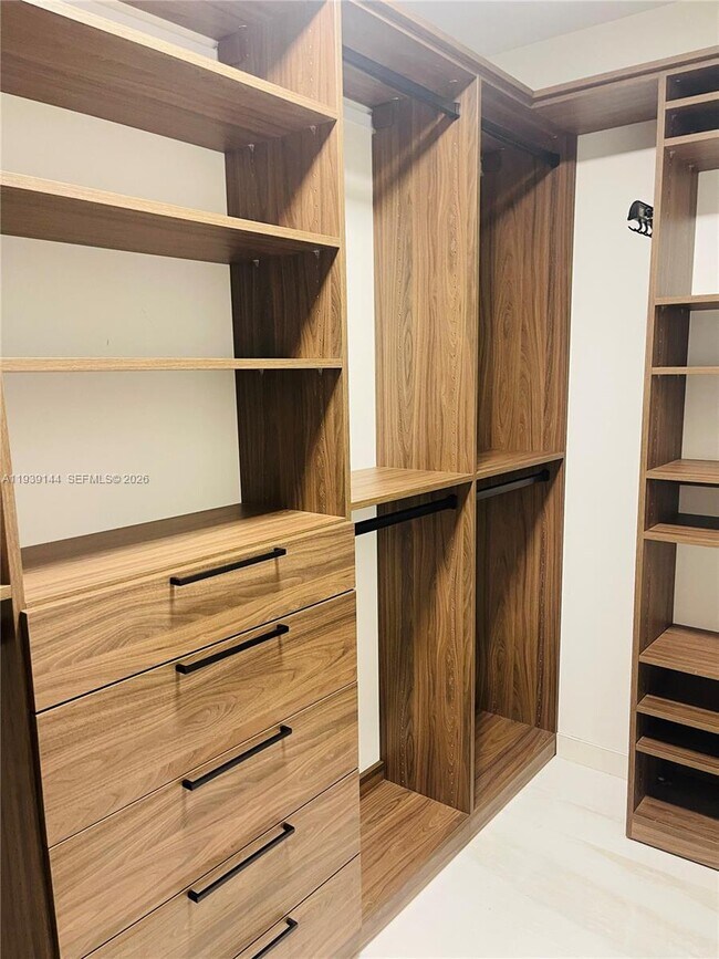 Building Photo - 300 Biscayne Blvd Way