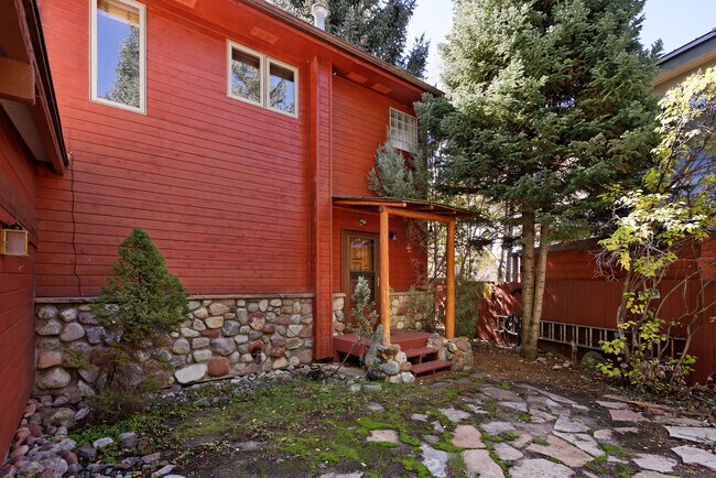 Building Photo - 311 Midland Ave