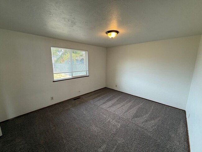 Building Photo - 2907 Moraga Ave SE