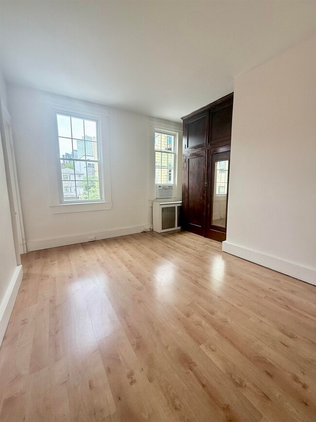 Building Photo - 94 Laidlaw Ave