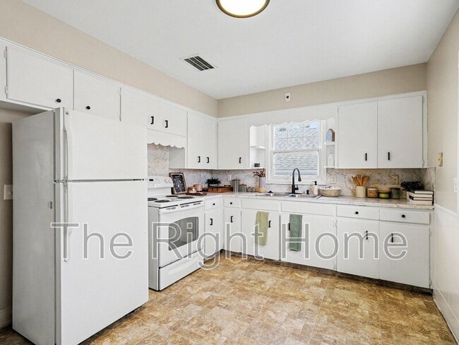 Building Photo - 3721 N 60th St