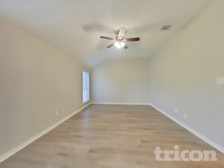 Building Photo - 6129 Tilapia Dr