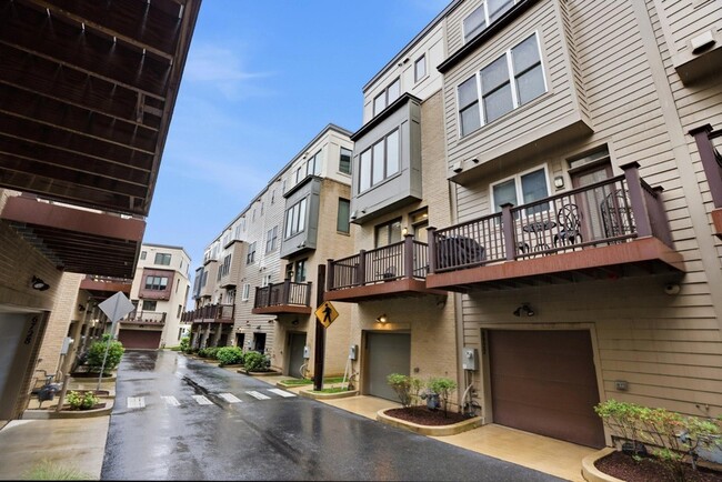 Building Photo - 6924 Rockledge Dr