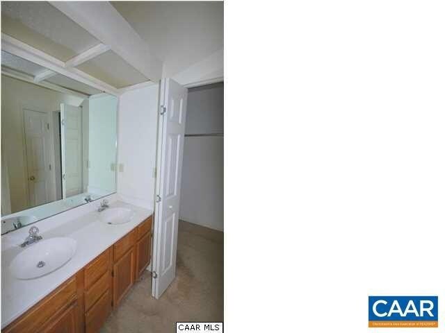 Building Photo - 1235 Maple View Dr