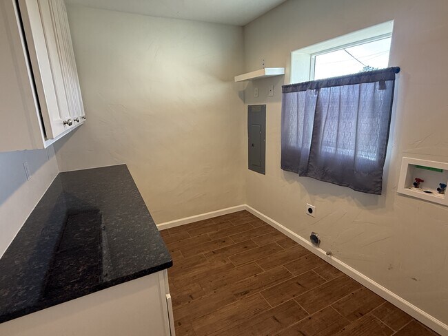 Building Photo - 2937 Washington St NE