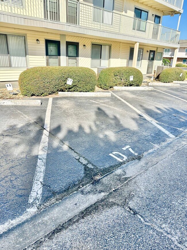 Building Photo - Nice 1 bedroom condo for rent in Miramar Beach w/ a community pool!