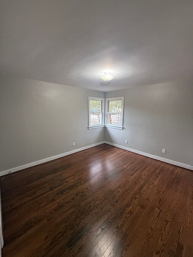 Building Photo - Beautifully RENOVATED 3 bedroom 2 full bath on large fenced in lot--Hurry!