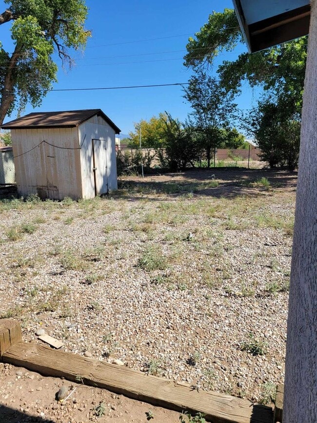 Building Photo - Efficiency apartment