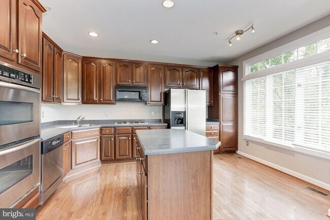 Building Photo - 286 Murtha St