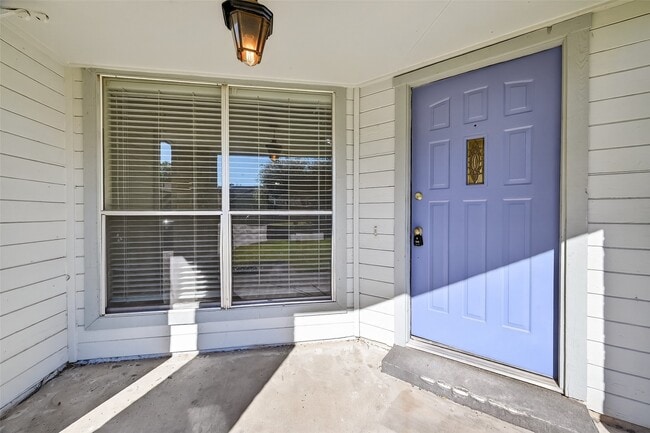 Building Photo - 2238 Sentinal Oaks St