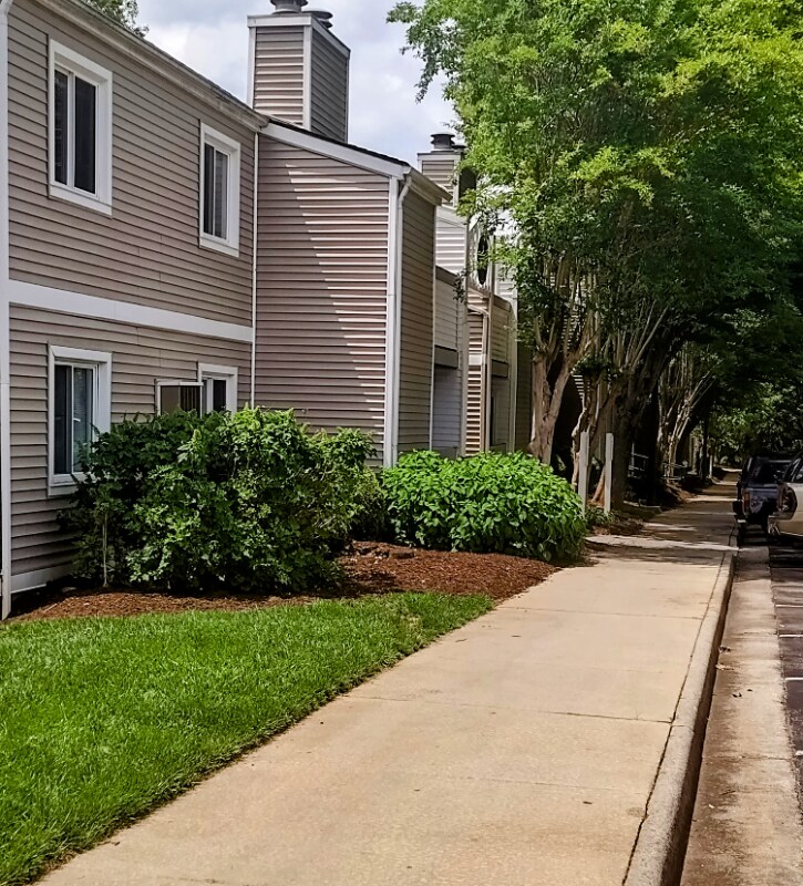 Building Photo - 600 Reusens Rd