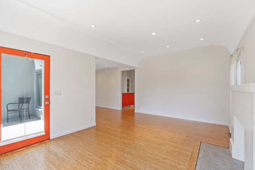 Building Photo - 213 6th Ave