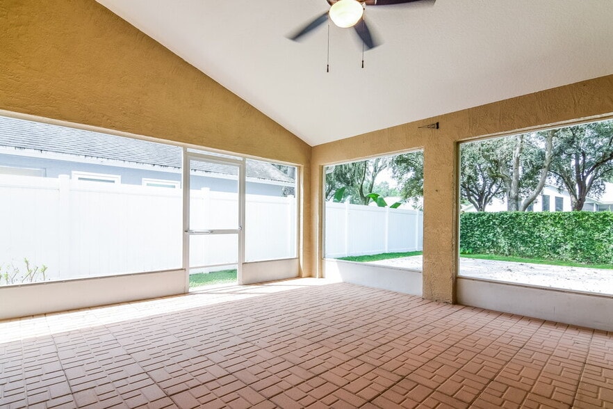 Building Photo - 2212 Kenwick Dr