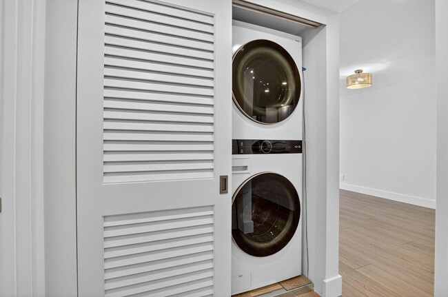 Building Photo - 769 Jeffery St