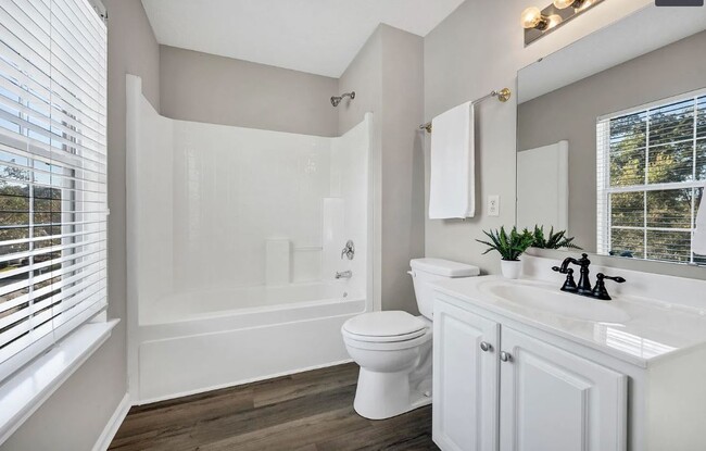 Building Photo - 418 Creek Side Ln