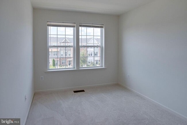 Building Photo - 25636 Pleasant Valley Rd