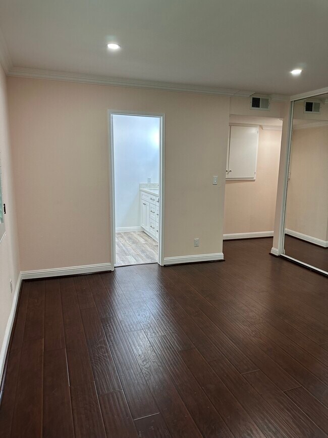 Building Photo - 18550 Hatteras St