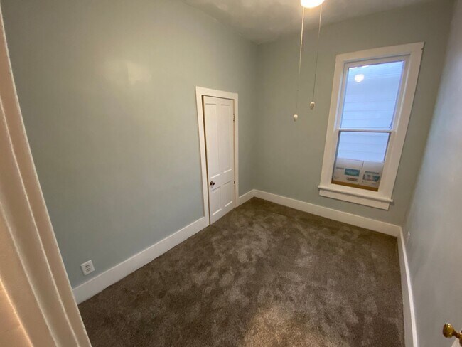 Building Photo - 2535 Avenue B