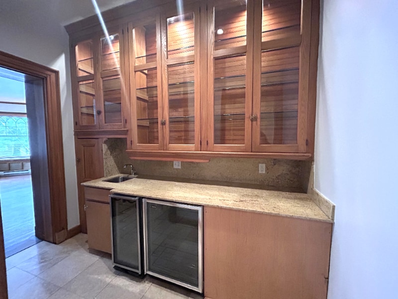 Building Photo - 6111 Fifth Ave