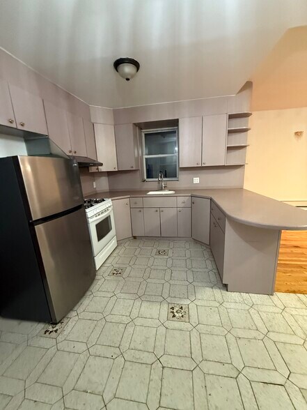 Building Photo - 529 80th St