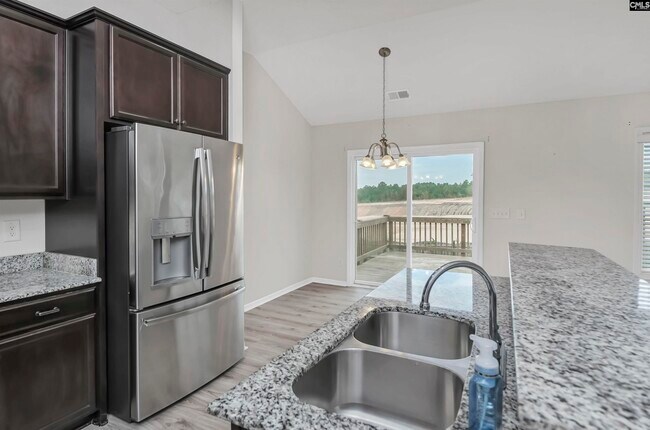 Building Photo - 356 Finch Ln