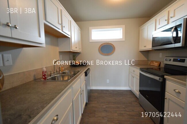 Building Photo - 324 Omnia St