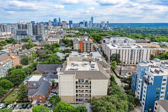 Building Photo - 2/2 Furnished Condo Near UT!
