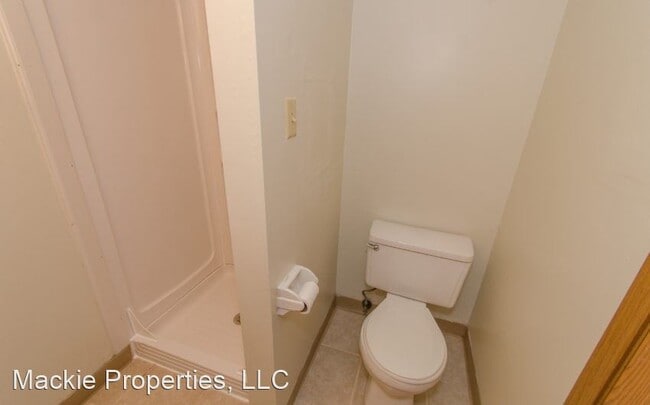Building Photo - 3 br, 2.5 bath House - 331 East Varsity Lane