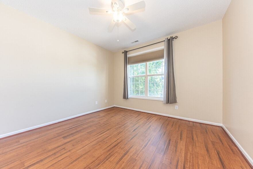 Building Photo - 301 Scio Village Ct